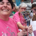 Patricia freut sich über den Pokal