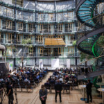 Das Allianz SE Forum in Berlin mit den Preisträgern und Gästen