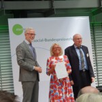 Der stellvertende Vorstandsvorsitzende der Deutschen Bank, Karl von Rohr, zusammen mit Angelika Jekic und Jürgen Wagner